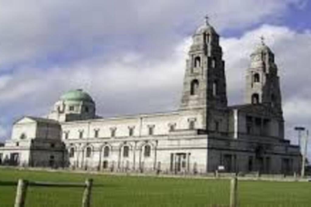 Apartment Mullingar Town Bagian luar foto